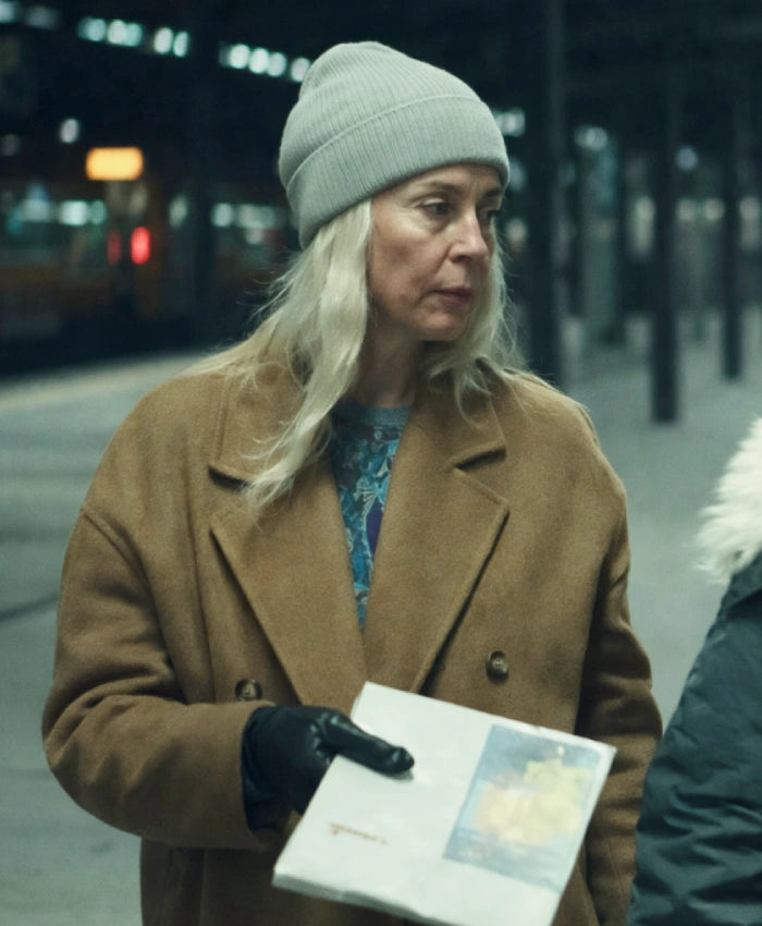 Meret Schäfer Unfamiliar S01 Brown Coat